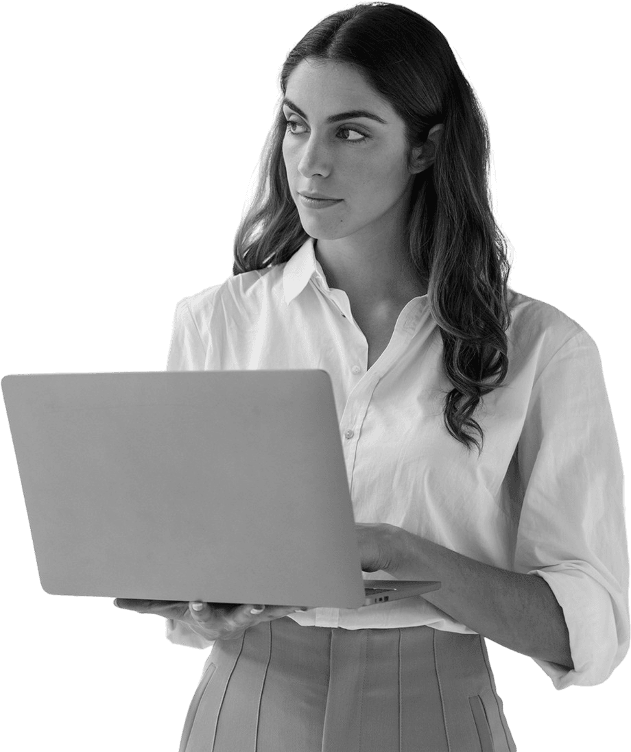Emprendedora trabajando con su laptop